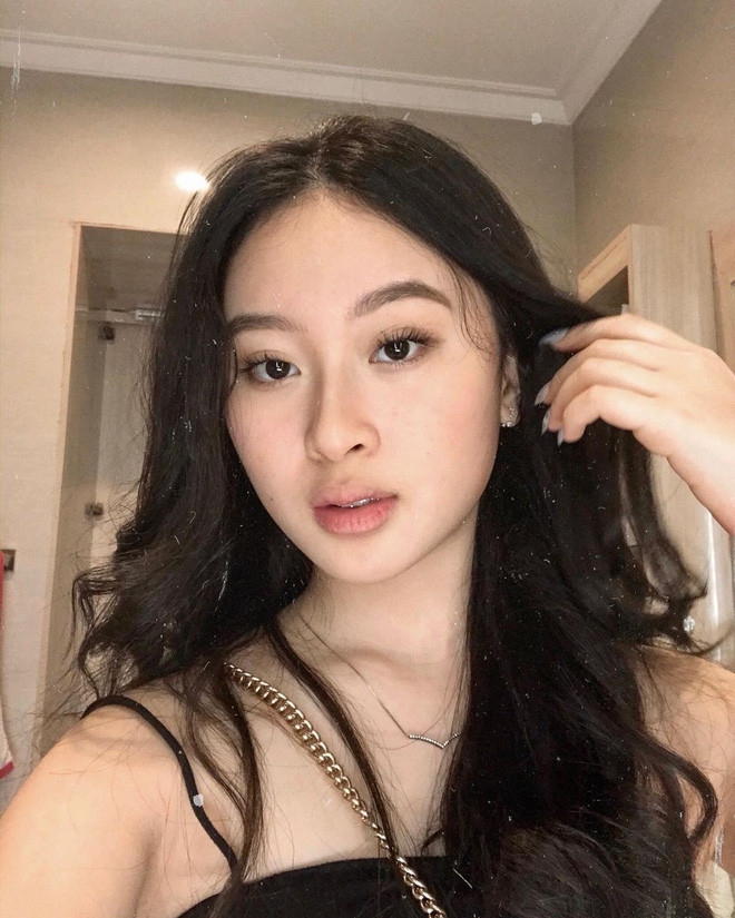 Gái xinh ĐH Yale khoe cả thùng huy chương, giấy khen và bài thi đạt 100 điểm ảnh 8