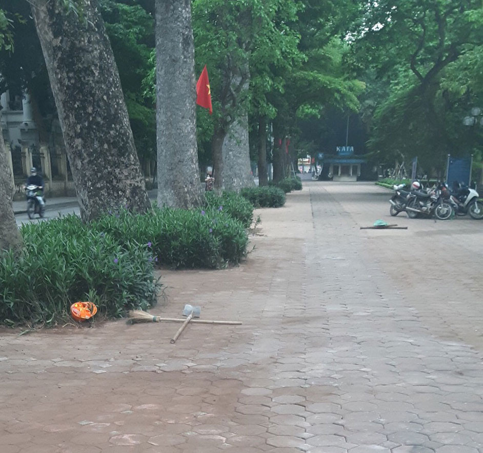 Xuyên đêm cải tạo bờ kè Hồ Gươm bằng khối bê tông cốt sợi đúc sẵn ảnh 18