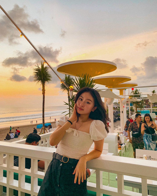 Gái xinh ĐH Yale khoe cả thùng huy chương, giấy khen và bài thi đạt 100 điểm ảnh 11