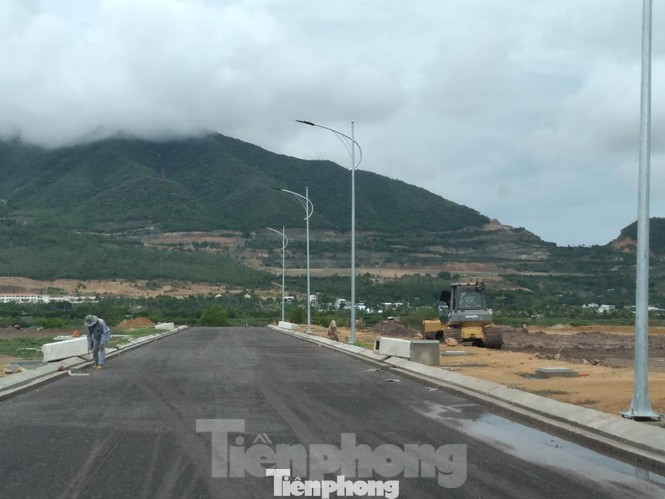 Vụ xây 'chui' tại khu đô thị sinh thái ở Nha Trang: 'Đá bóng' trách nhiệm? ảnh 1