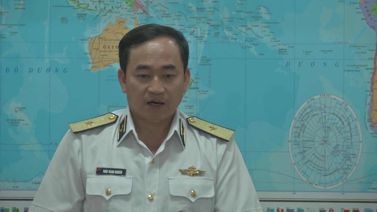 Đang lai dắt 1 tàu cá Bình Định gặp nạn trên biển Khánh Hoà vào bờ ảnh 3