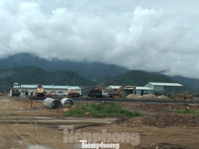 Vụ xây 'chui' tại khu đô thị sinh thái ở Nha Trang: 'Đá bóng' trách nhiệm? ảnh 2