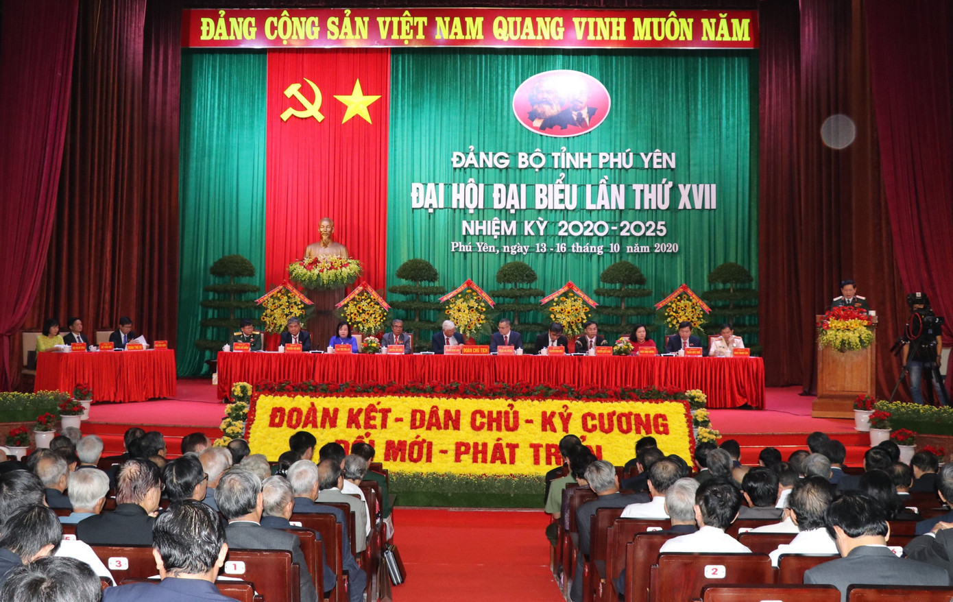 Bộ trưởng Bộ Quốc phòng dự Đại hội Đảng bộ tỉnh Phú Yên ảnh 2