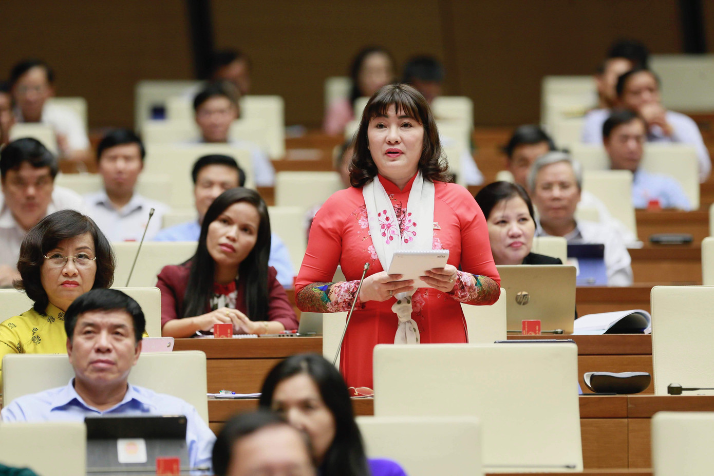 Photo: .. Để chứng chỉ như 'giấy phép con', Bộ trưởng Nội vụ nhận khuyết điểm ảnh 2