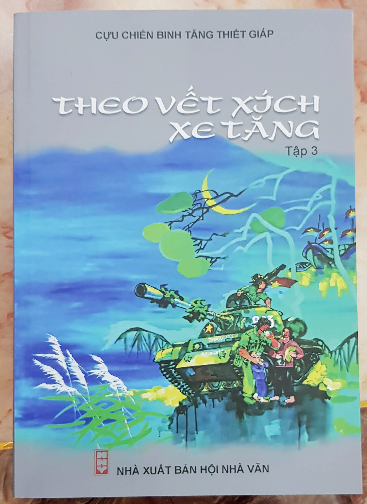 Khi lính xe tăng viết sách ảnh 1