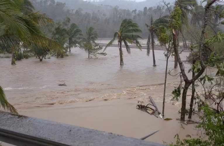 Bão Vamco đổ bộ Philippines ảnh 1
