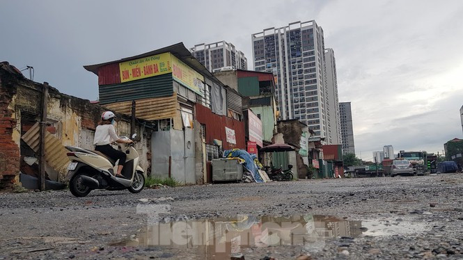 Đường nghìn tỷ chi chít 'ổ trâu, ổ gà' ở Hà Nội: Qua 6 Chủ tịch phường không GPMB xong ảnh 1