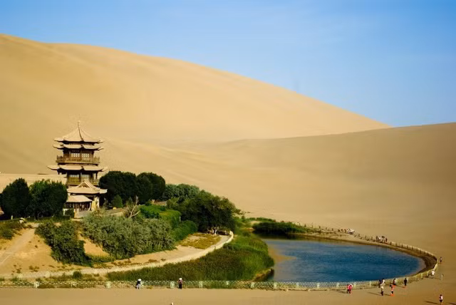 1001 thắc mắc: Vì sao có ốc đảo giữa sa mạc mênh mông cát? ảnh 5