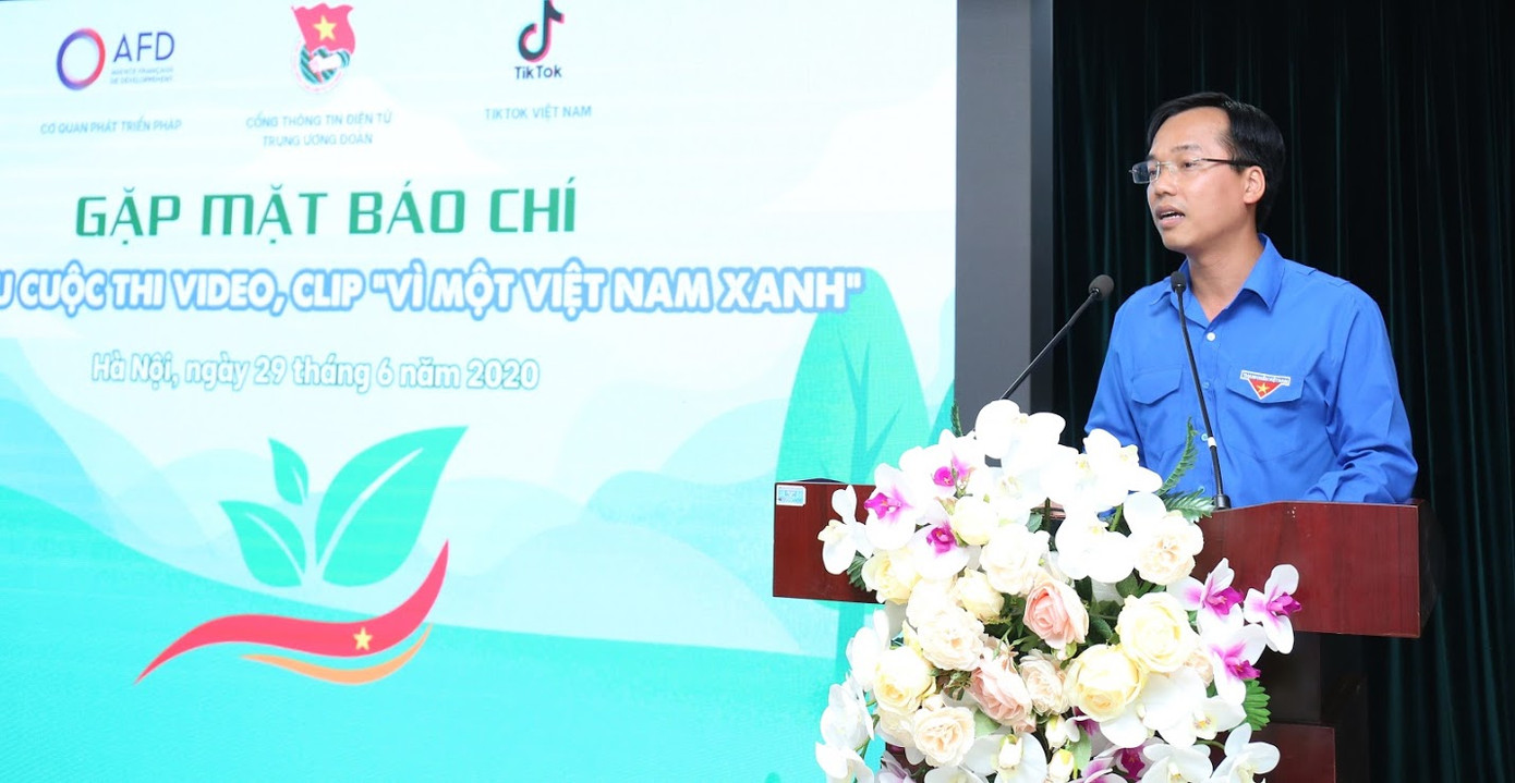 Anh Nguyễn Bình Minh, Chánh văn phòng T.Ư Đoàn cho biết cuộc thi "Vì một Việt Nam xanh" tạo môi trường cho bạn trẻ thể hiện sự sáng tạo để đóng góp các ý tưởng, sáng kiến, đề xuất giải pháp góp phần bảo vệ môi trường, ứng phó với biến đổi khí hậu thông qua hình thức thể hiện phù hợp với "xu hướng" của giới trẻ là sáng tác video, clip và đăng tải trên những nền tảng mạng xã hội Tiktok Cùng Hoa hậu Ngọc Hân làm video, clip 'Vì một Việt Nam xanh' ảnh 2