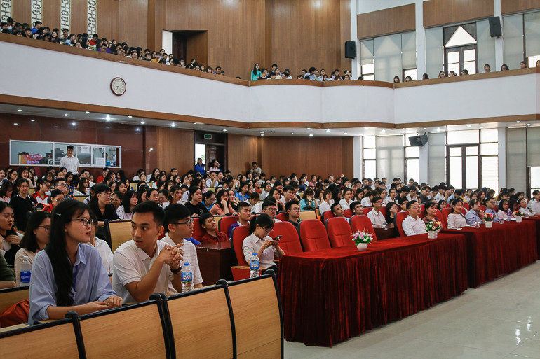 Muốn hội nhập quốc tế, bạn trẻ phải ưu tiên học ngoại ngữ ảnh 3