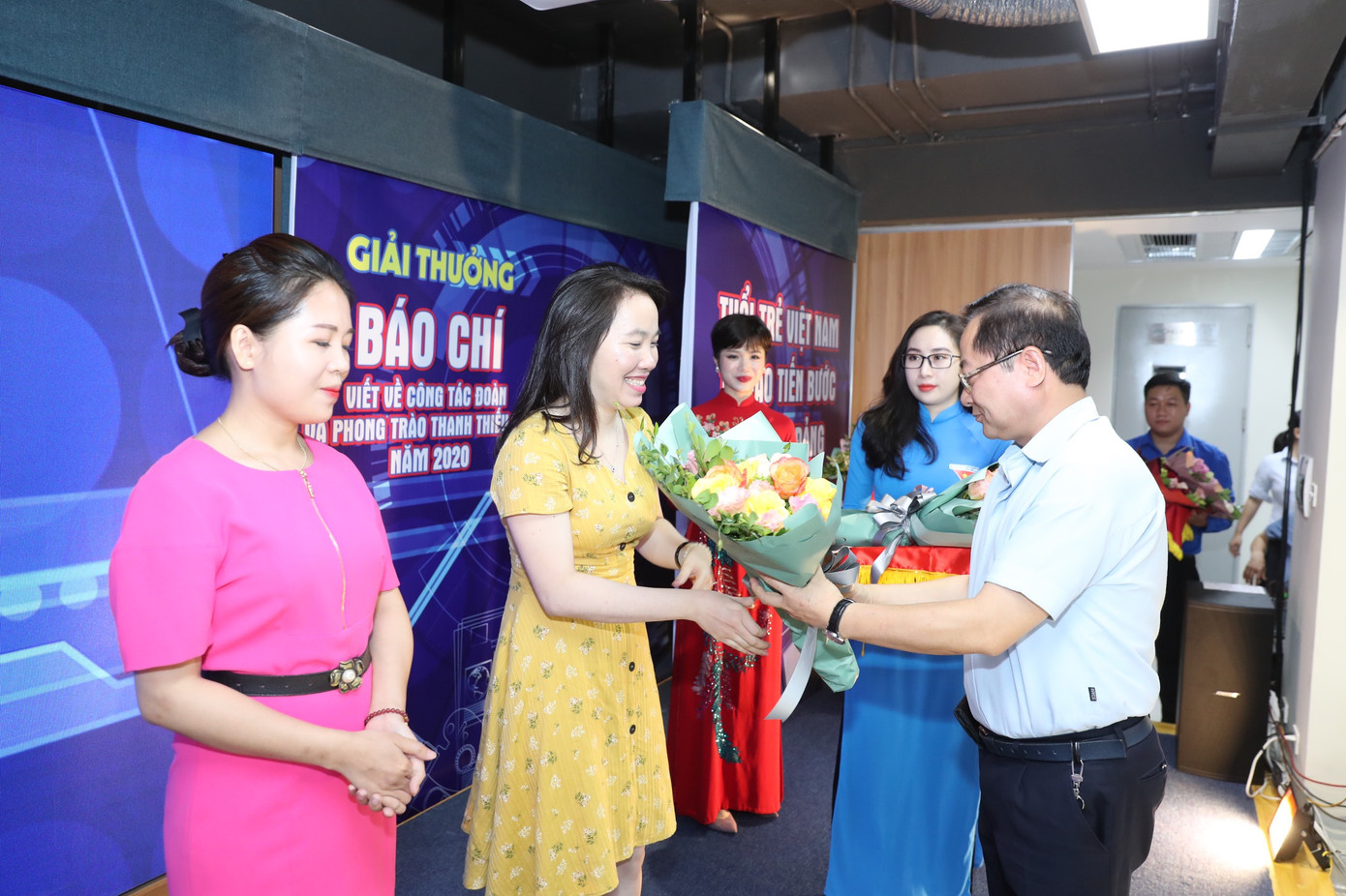 Báo Tiền Phong đoạt Nhất, Nhì, Khuyến khích giải báo chí về thanh niên ảnh 6