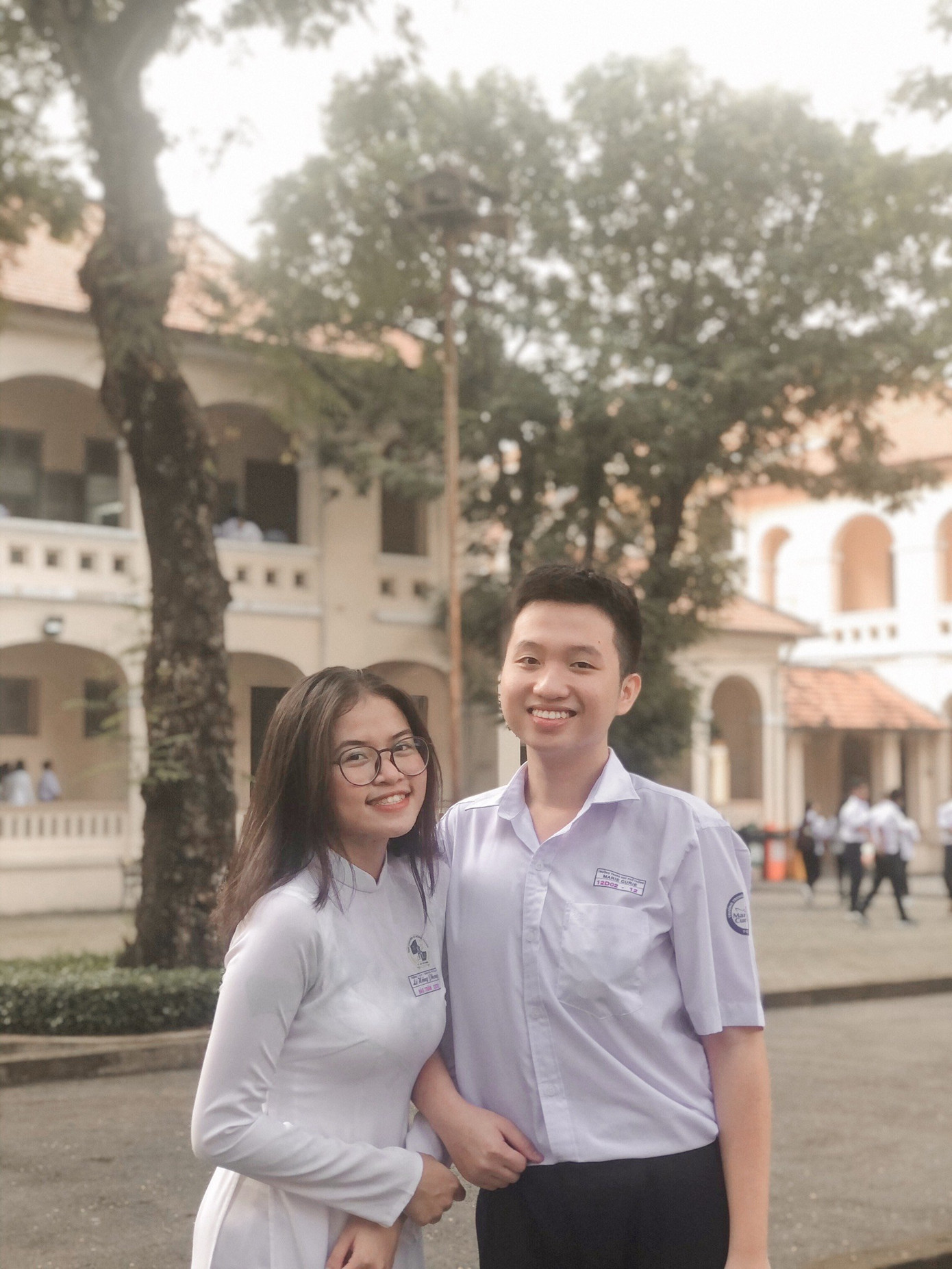 Vũ Minh Đức (trái) chia sẻ, teen khi đi học lại đều được các thầy cô quan tâm, bổ sung kiến thức còn thiếu sau đợt học trực tuyến. Ảnh: NVCC Teen TP.HCM trở lại trường từ thứ Hai 1/3: Không đeo khẩu trang sẽ bị trừ điểm thi đua! ảnh 1