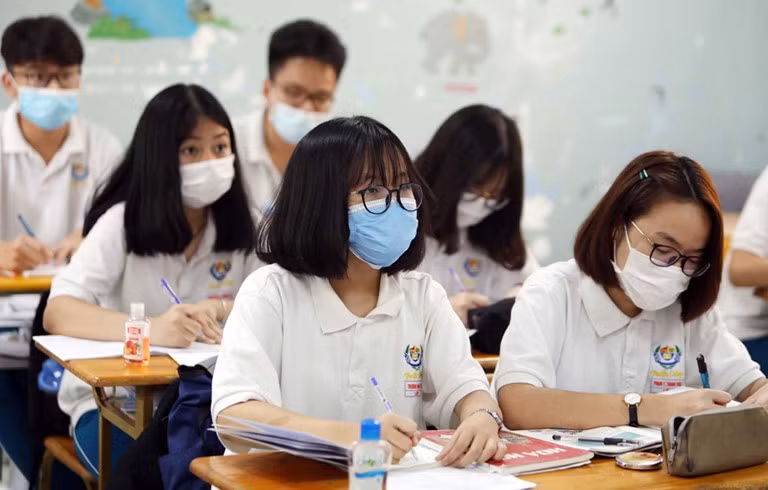 TP.HCM: 1,7 triệu học sinh quay lại trường học, chính thức chấm dứt “học kỳ online“ ảnh 10