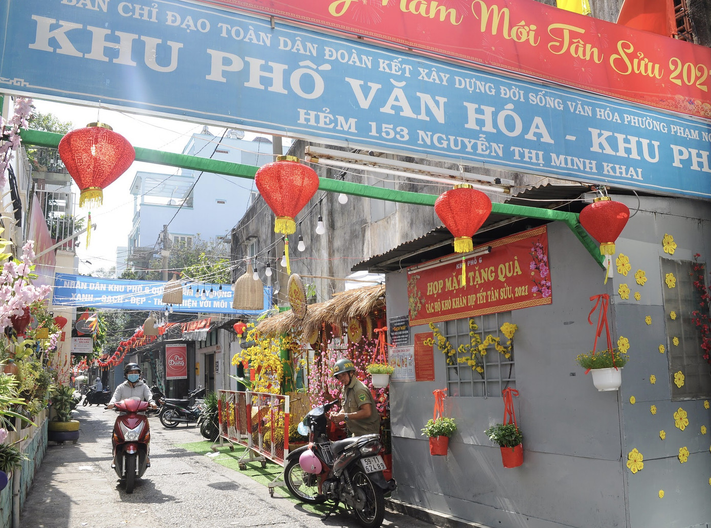 Hoạt động mừng Xuân tại TP.HCM: Sôi động, đa dạng nhưng vẫn tuân thủ quy tắc an toàn ảnh 4