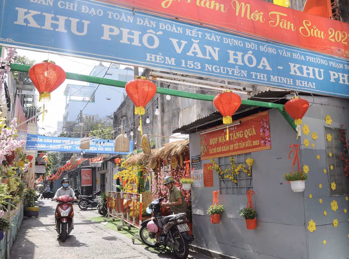 Hoạt động mừng Xuân tại TP.HCM: Sôi động, đa dạng nhưng vẫn tuân thủ quy tắc an toàn ảnh 4