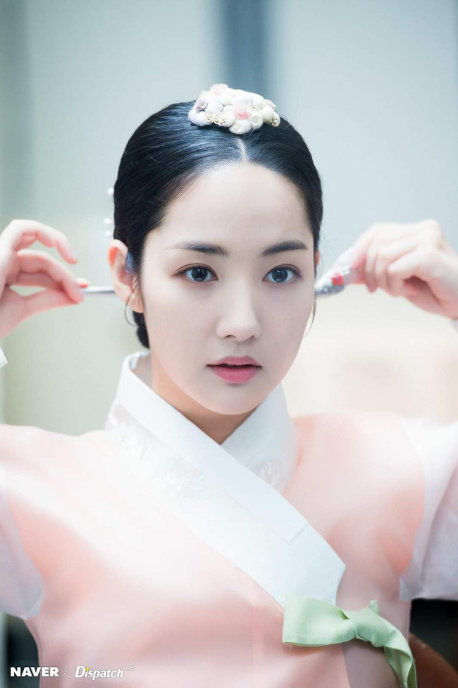 Nhan sắc của Park Min Young chưa bao giờ làm khán giả phải thất vọng... Lỡ phải lòng "Chàng Hậu”, đừng bỏ qua những hoàng hậu siêu ngầu khác trong phim Hàn ảnh 8