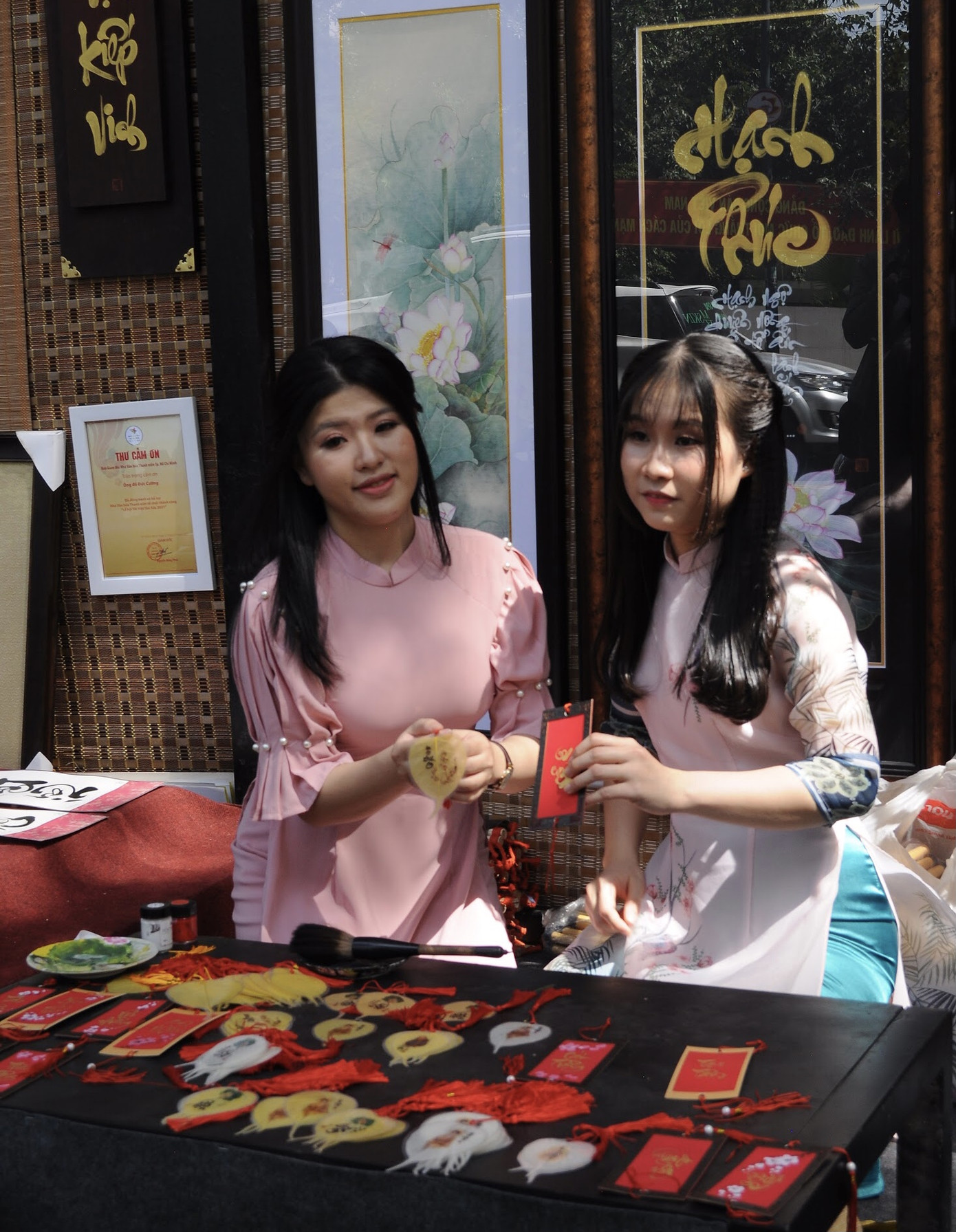 Hoạt động mừng Xuân tại TP.HCM: Sôi động, đa dạng nhưng vẫn tuân thủ quy tắc an toàn ảnh 1