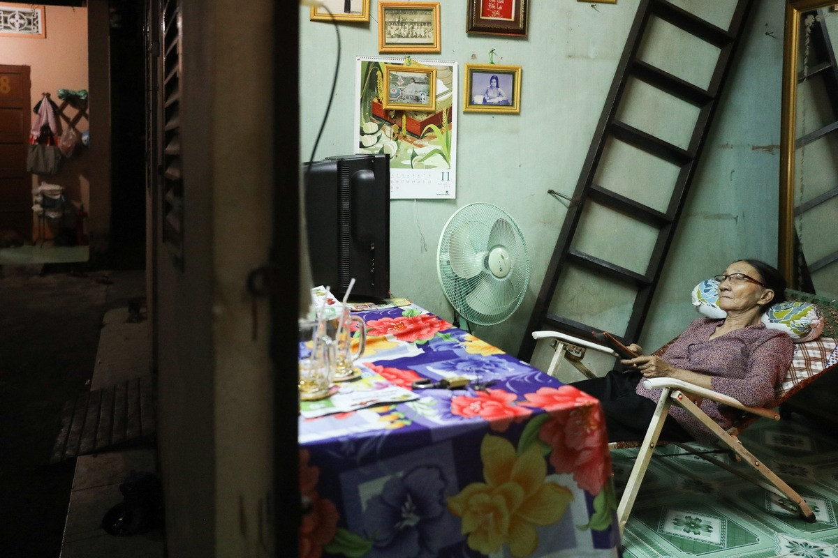 Lớp học miễn phí của bà lão bán vé số ảnh 11