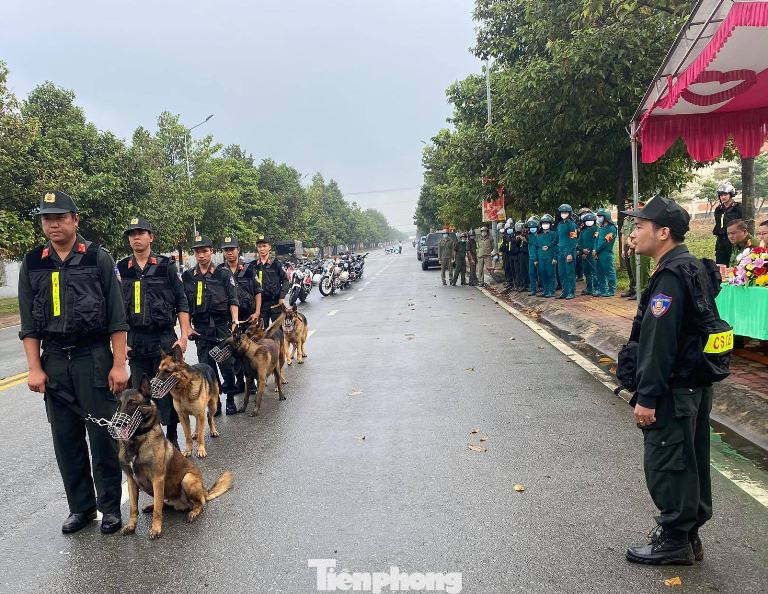 Tuổi trẻ Công an Bình Dương và cảnh khuyển tham gia bảo vệ Đại hội Đảng ảnh 9