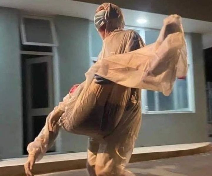 Nữ y sĩ ngất xỉu trong khu cách ly có hai ca dương tính SARS-CoV-2 ảnh 1