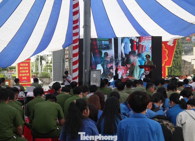 Tuổi trẻ Công an Bình Dương và cảnh khuyển tham gia bảo vệ Đại hội Đảng ảnh 3