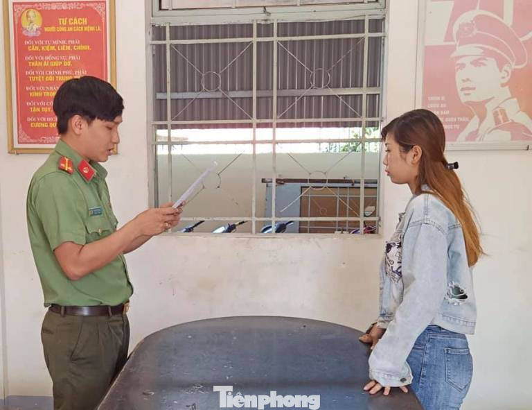 Lên mạng xã hội xúc phạm công an, 'hot girl' bị phạt 7,5 triệu đồng ảnh 1