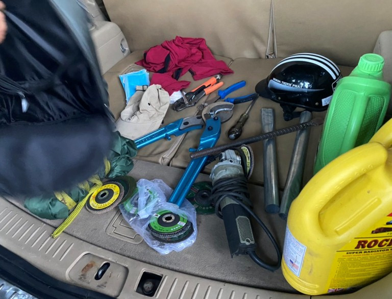 Nhóm đối tượng đột nhập vào nhà ‘quan huyện’ trộm két sắt ảnh 1