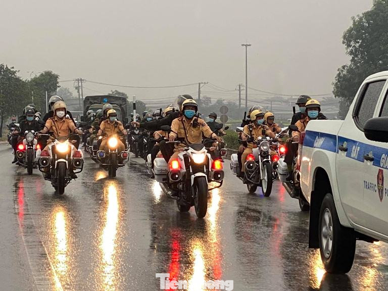 Tuổi trẻ Công an Bình Dương và cảnh khuyển tham gia bảo vệ Đại hội Đảng ảnh 4