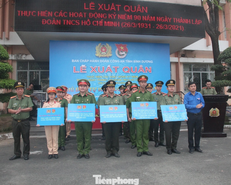 Công an Bình Dương ra quân hành động mừng 90 năm thành lập Đoàn ảnh 3