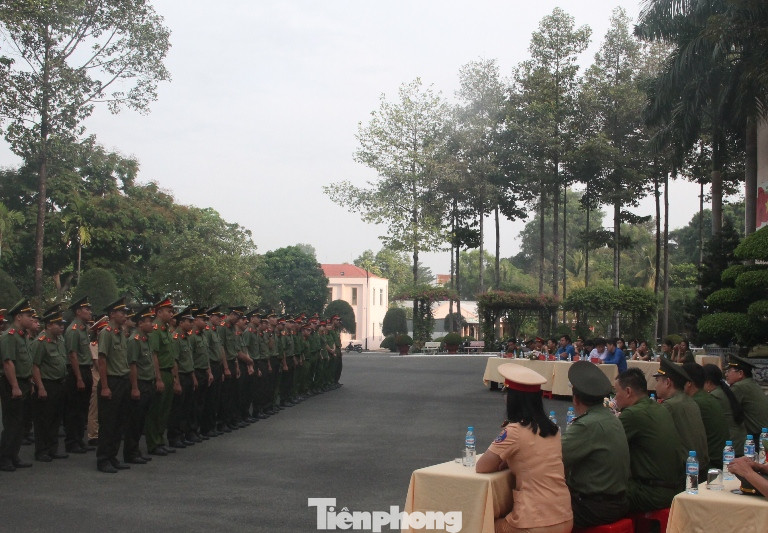 Công an Bình Dương ra quân hành động mừng 90 năm thành lập Đoàn ảnh 4