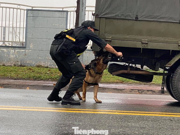 Tuổi trẻ Công an Bình Dương và cảnh khuyển tham gia bảo vệ Đại hội Đảng ảnh 6