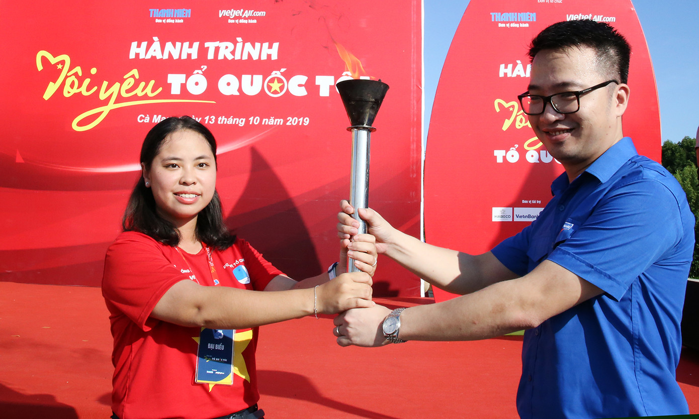 Gần 1.000 bạn trẻ xếp hình đất nước, gửi thông điệp yêu Tổ quốc từ Cà Mau ảnh 2