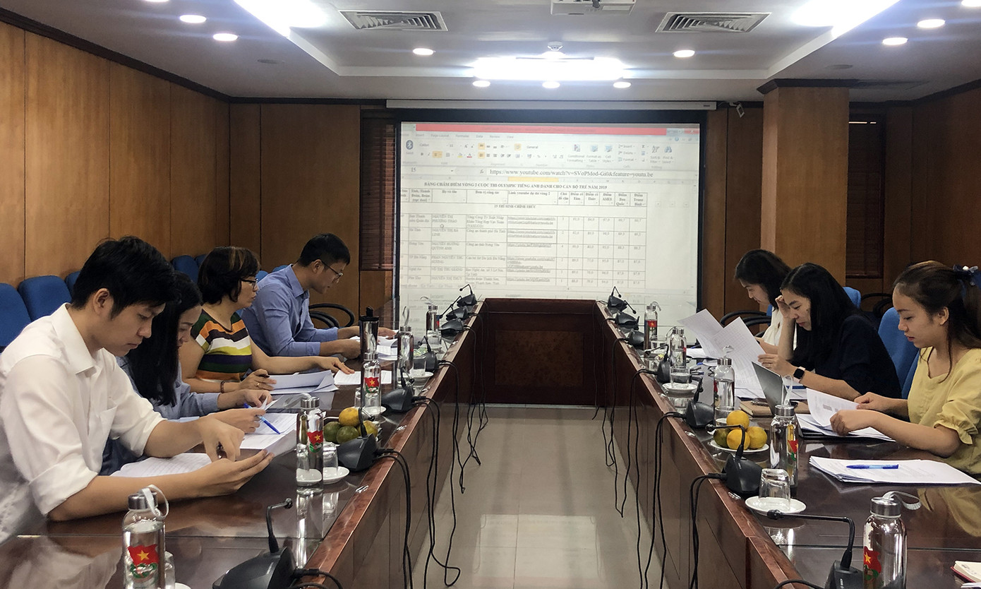 Lộ diện 15 gương mặt vào chung kết Olympic tiếng Anh ảnh 1