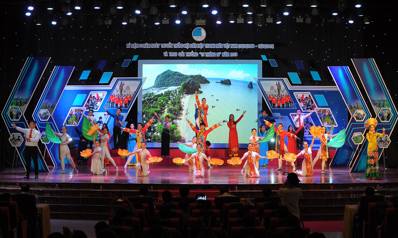 15 bạn trẻ tiêu biểu nhận Giải thưởng 15 tháng 10 ảnh 1