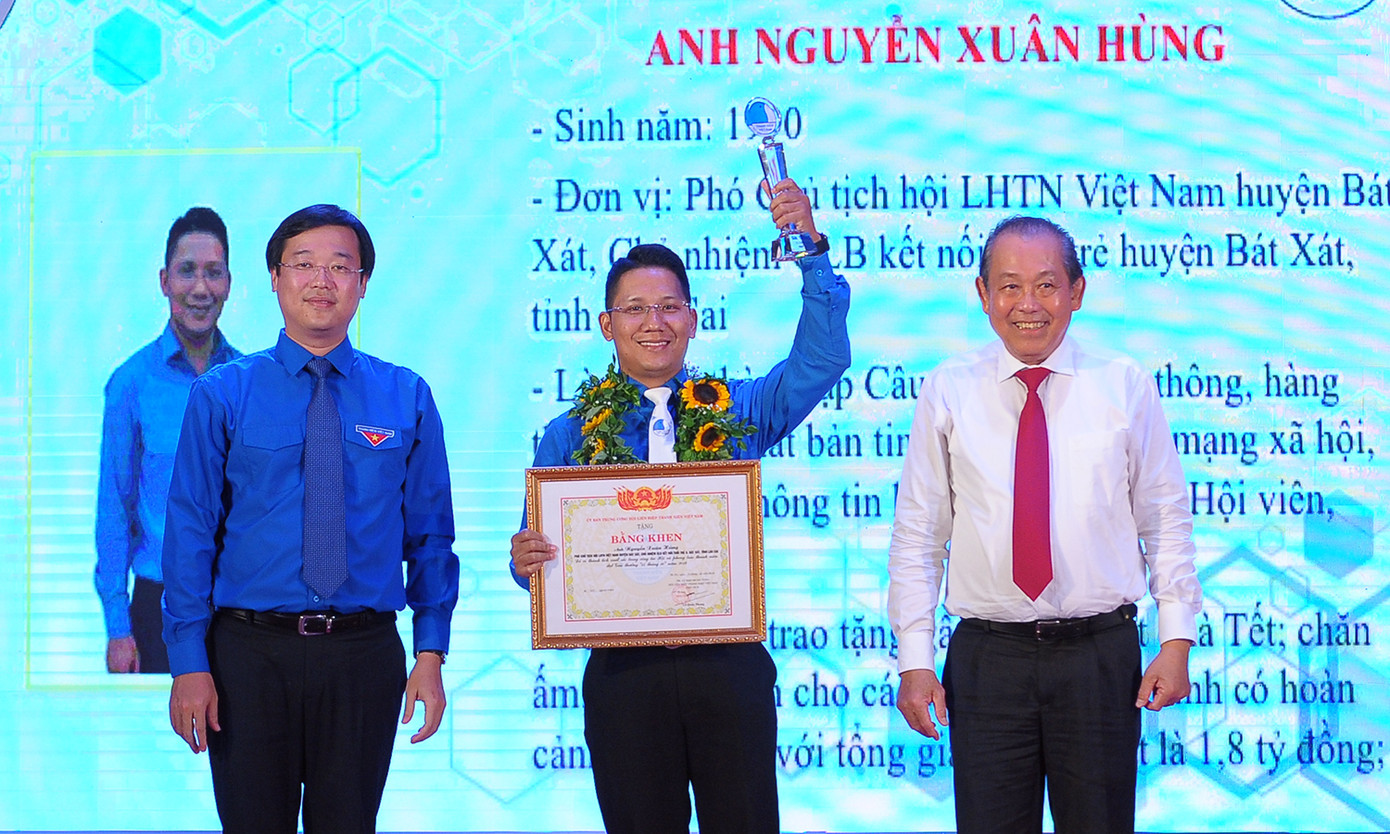 15 bạn trẻ tiêu biểu nhận Giải thưởng 15 tháng 10 ảnh 7