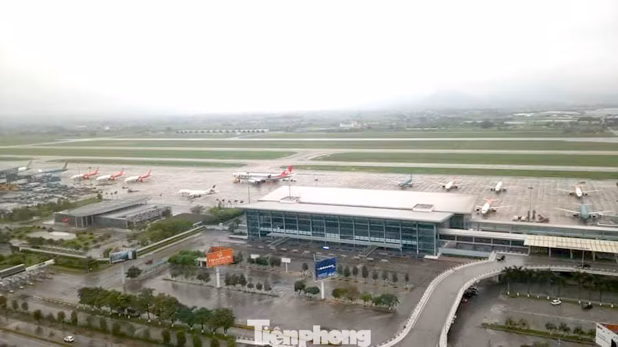 Máy bay đỗ la liệt sân bay Nội Bài, Tân Sơn Nhất do dịch COVID-19 ảnh 9