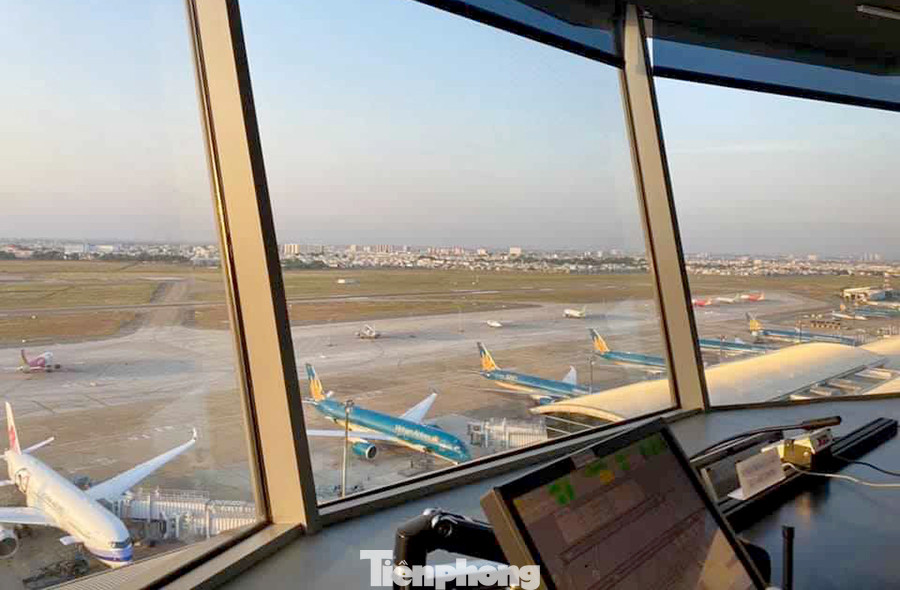 Máy bay đỗ la liệt sân bay Nội Bài, Tân Sơn Nhất do dịch COVID-19 ảnh 4