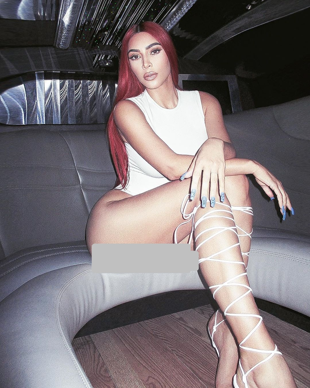 Kim Kardashian diện bodysuit tôn ba vòng 'nảy lửa' ảnh 2