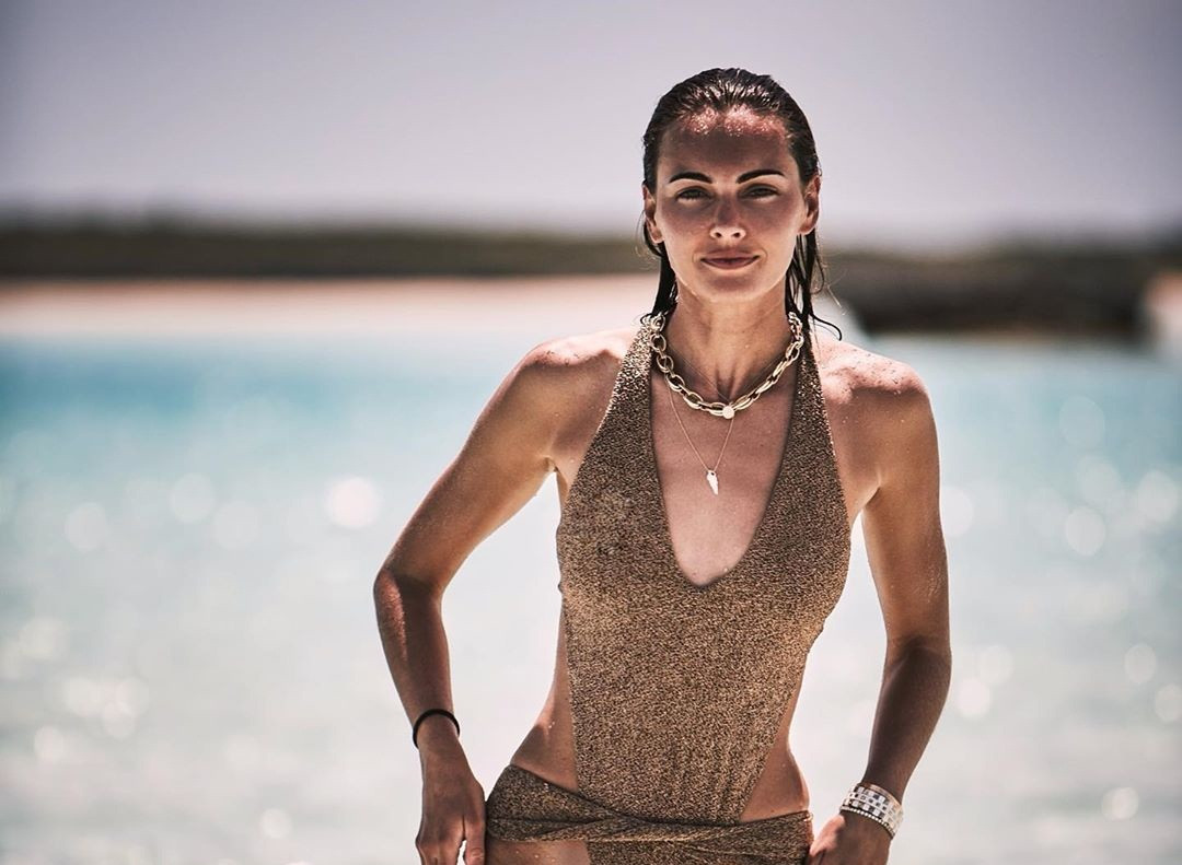 Say đắm sắc vóc tuyệt mỹ của ba mỹ nhân áo tắm trên biển ảnh 11