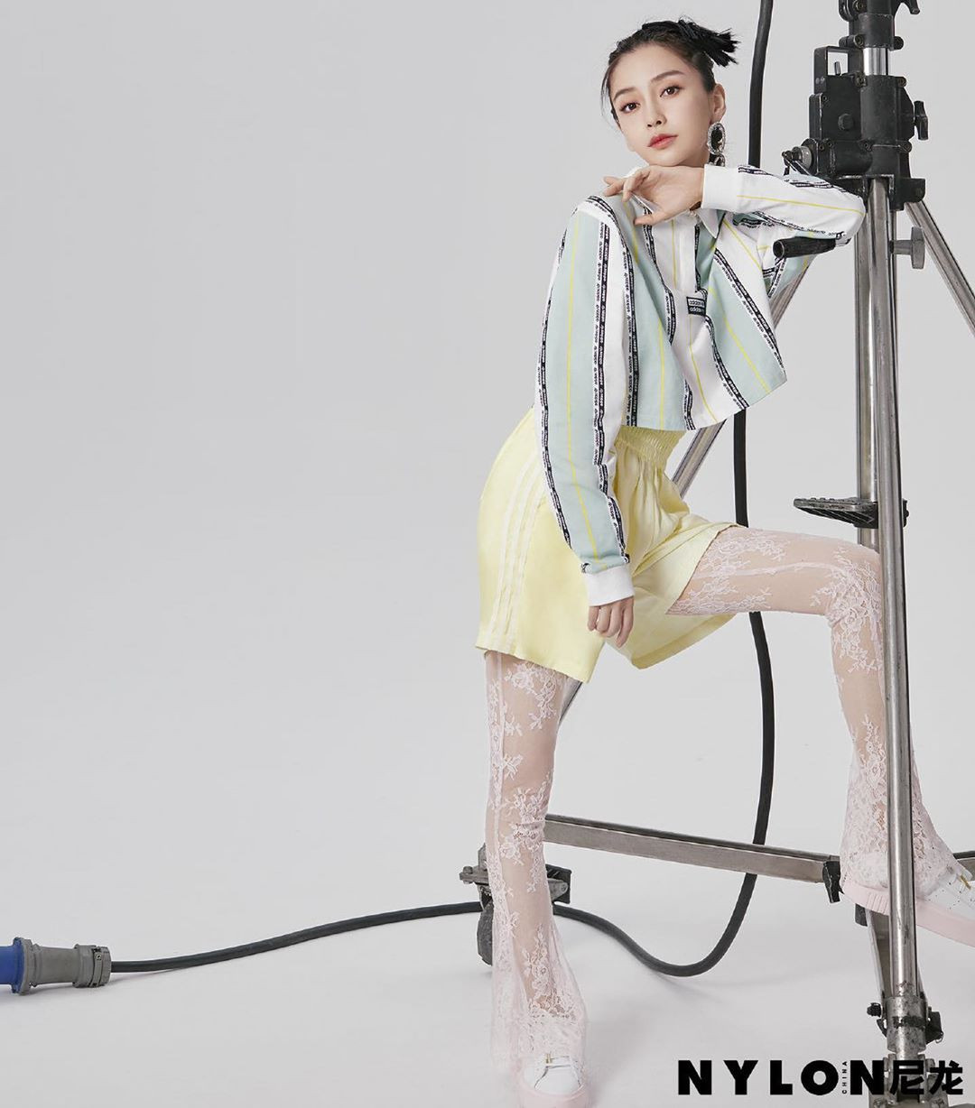 Angelababy bị chê 'trông như người khác' khi livestream ảnh 26