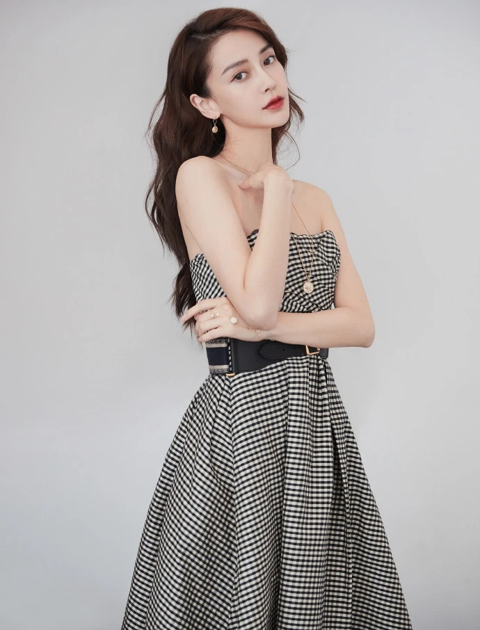 Angelababy bị chê 'trông như người khác' khi livestream ảnh 16