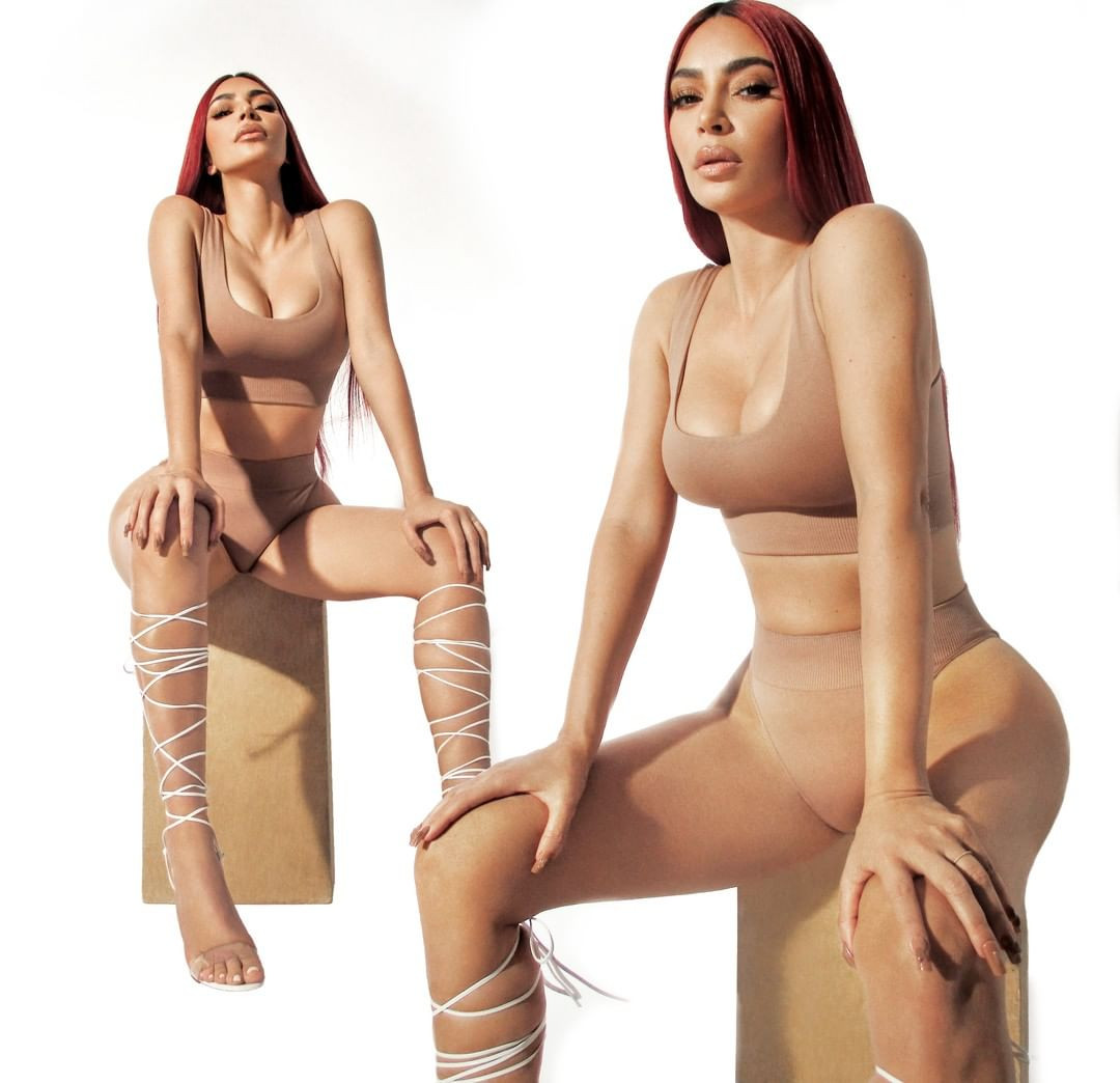 Kim Kardashian diện bodysuit tôn ba vòng 'nảy lửa' ảnh 3