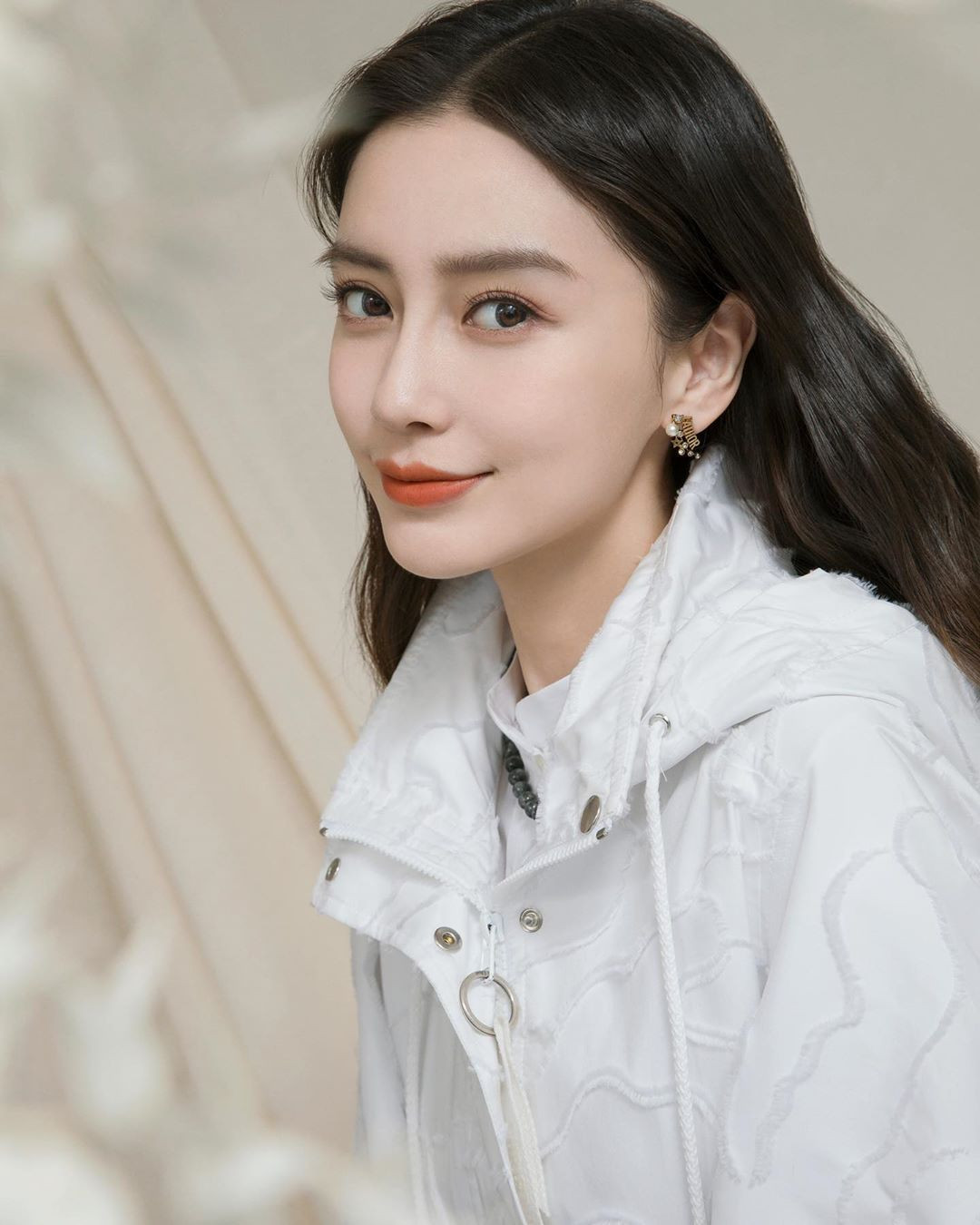 Angelababy bị chê 'trông như người khác' khi livestream ảnh 23