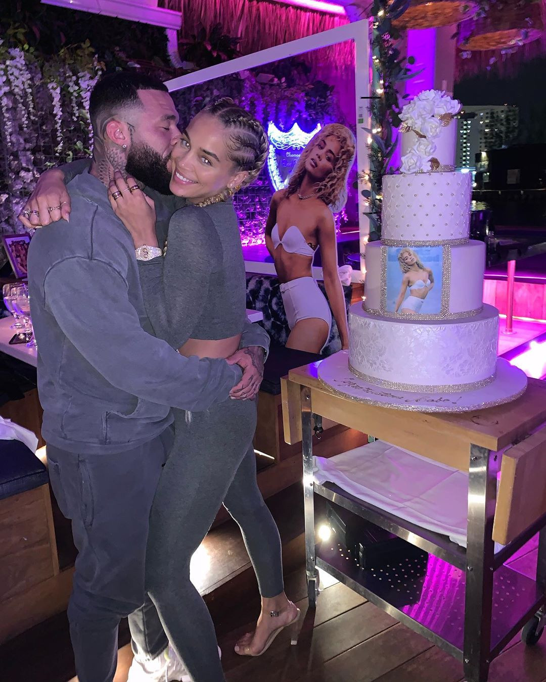 Jasmine Sanders hở bạo giữa thiên nhiên ảnh 15