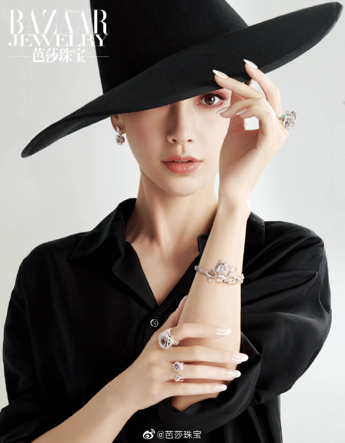 Angelababy bị chê 'trông như người khác' khi livestream ảnh 4