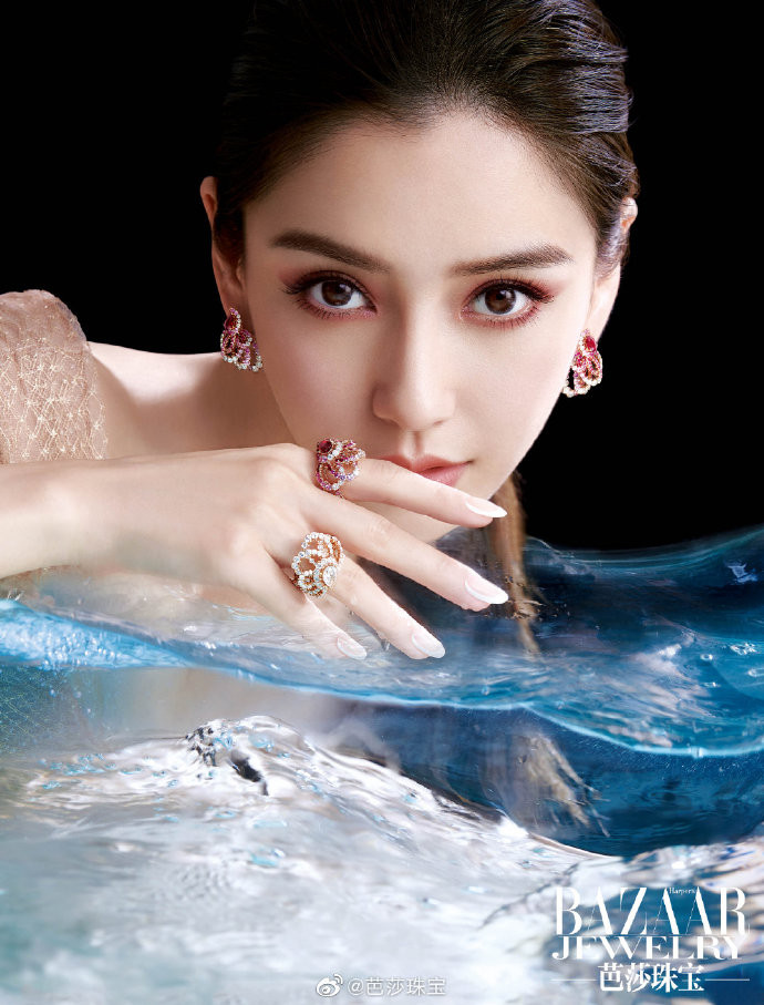 Angelababy bị chê 'trông như người khác' khi livestream ảnh 2