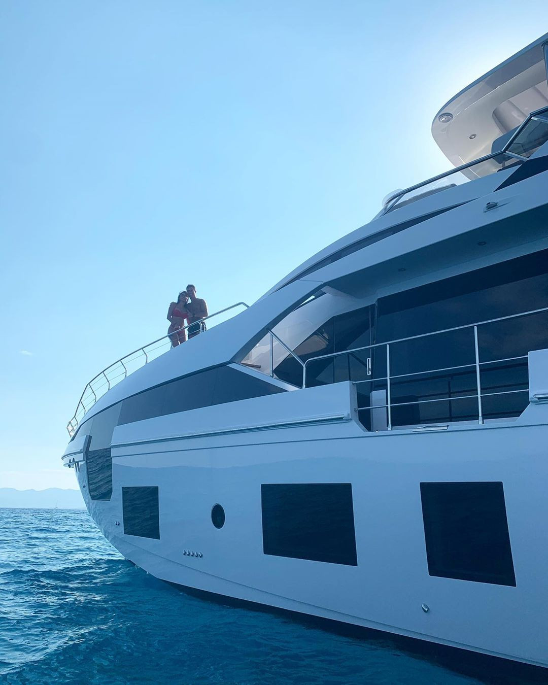 Bạn gái Ronaldo mặc bikini tôn ba vòng nảy nở ảnh 6