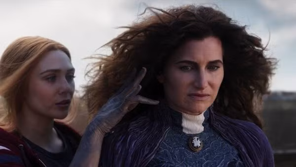 “WandaVision” tập cuối: Đại chiến tại thị trấn Westview, “Scarlet Witch” chính thức ra đời ảnh 5