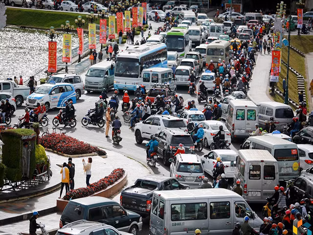 Đà Lạt lắp đặt đèn giao thông: Phải hy sinh nét văn hóa riêng vì du khách ngày càng đông? ảnh 1
