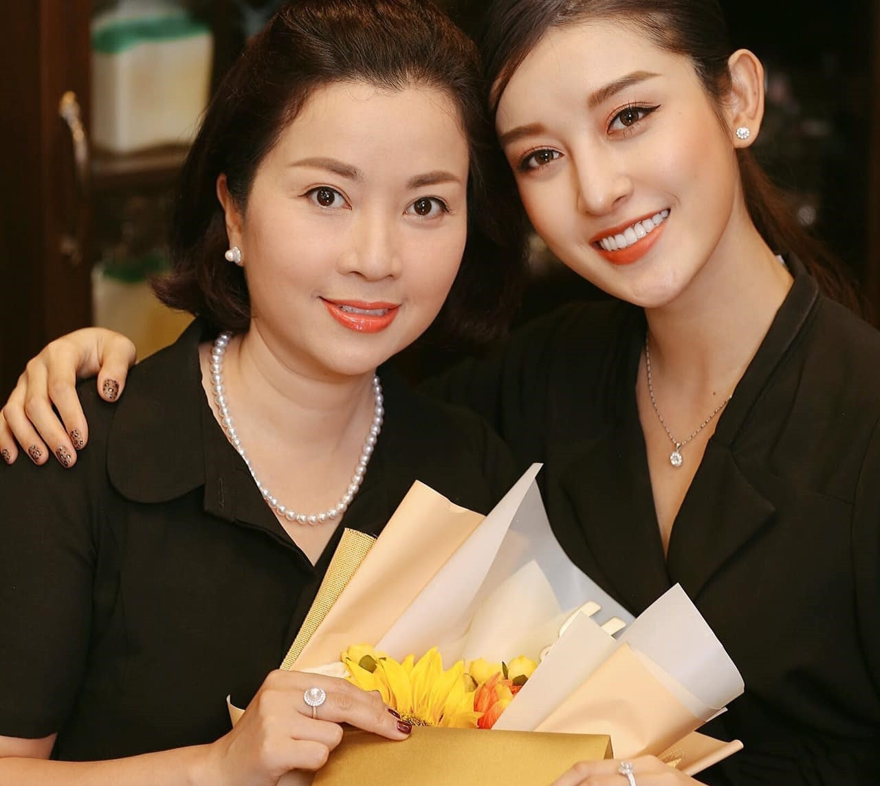 Dàn Hoa hậu chia sẻ xúc động dịp 20/10, cùng kêu gọi hướng về miền Trung ruột thịt ảnh 2